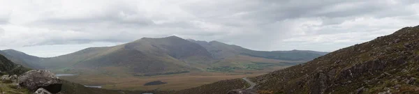 Panoramik manzaralı bir dağ manzarası