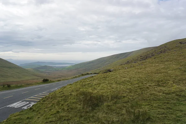 Bir yol dağlara, İrlanda gidiyor