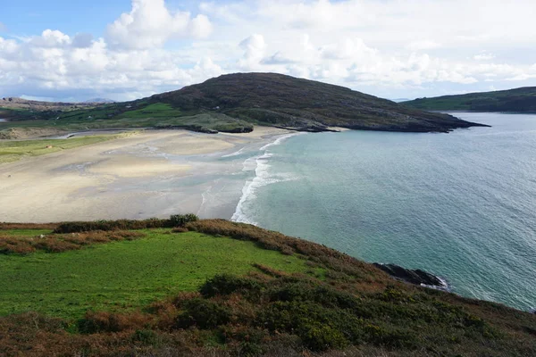 Bir plaj sahil Atlantik Okyanusu tarafından