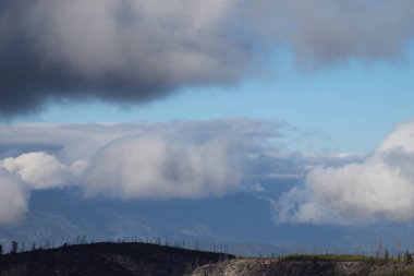Bulutlar bir sonbahar gününde