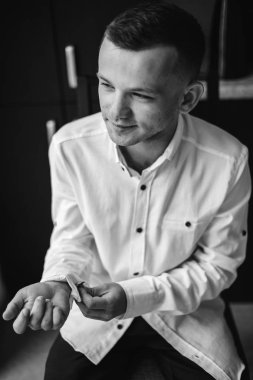 Yang Man tişörtü. siyah beyaz fotoğraf