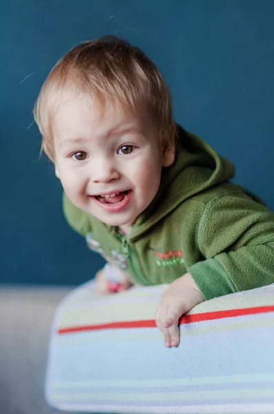 Ragazzino sorridente — Foto Stock