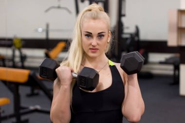 çekici yang kız spor salonu fitness zor exercies spot beden eğitimi