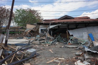 Palu, Endonezya - 11 Ekim 2018: 11 Ekim 2018 'de Palu, Merkez Sulawesi' deki deprem ve tsunamide yıkılan evler ve binalar görüldü..
