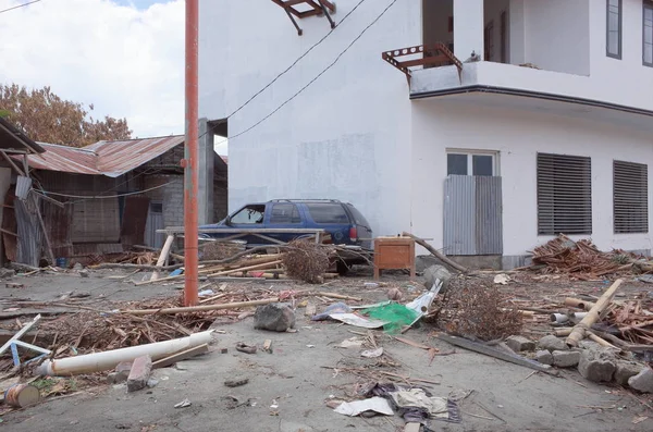 Palu, Endonezya - 11 Ekim 2018: 11 Ekim 2018 'de Palu, Merkez Sulawesi' deki deprem ve tsunamide yıkılan evler ve binalar görüldü..