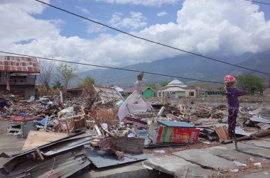 Palu, Endonezya - 11 Ekim 2018: 11 Ekim 2018 'de Palu, Merkez Sulawesi' deki deprem ve tsunamide yıkılan evler ve binalar görüldü..