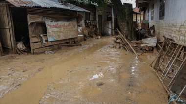 Banten, Endonezya - 5 Aralık 2020: 1 Ocak 2020 'de Endonezya' nın Banten ilinin Lebak ilçesini sel bastı.