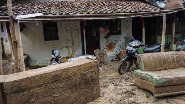 Lebak, Banten - 5 Aralık 2020: 1 Ocak 2020 'de Endonezya' nın Banten ilindeki Lebak ilçesini sel bastı.