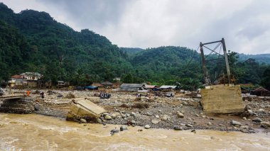 Lebak, Banten - Januari 23, 2020: 1 Ocak 2020 'de Endonezya' nın Banten ilindeki Lebak ilçesini sel bastı