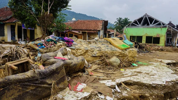 Lebak, Banten - Januari 23, 2020: 1 Ocak 2020 'de Endonezya' nın Banten ilindeki Lebak ilçesini sel bastı