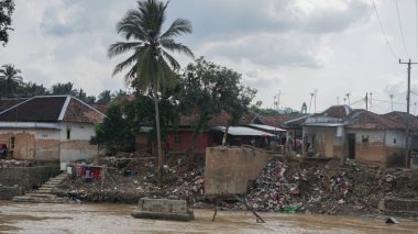 Lebak, Banten - Januari 23, 2020: 1 Ocak 2020 'de Endonezya' nın Banten ilindeki Lebak ilçesini sel bastı