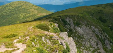 Güneşli bir yaz Karpatlar dağ Vadisi.