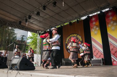  Hutsuly uluslararası Halk Festivali halk kostümleri.