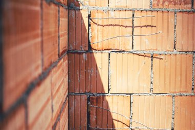 Tuğla ayrıntıları. Şantiye ayrıntıları Bina dış duvarlar ile