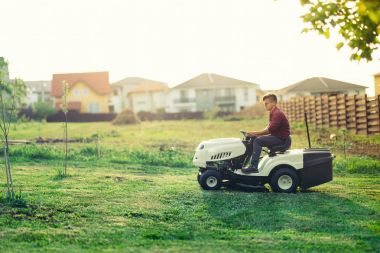 Çim biçme makinesi, lawncare kavramı ile çim kesme alt. Endüstriyel ayrıntıları