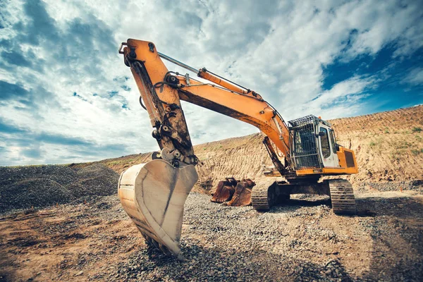 Close up details of industrial excavator working on construction site — Stock Photo, Image