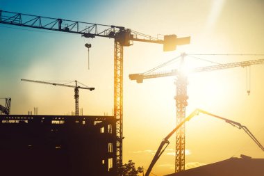 Kule Vinç ve bina siluetleri ile endüstriyel yapı sitesi