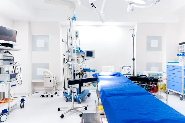 Detalhes interiores do hospital moderno - Clínica de saúde de última geração com sala de emergência — Fotografia de Stock