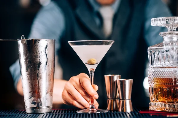 Close up of dry martini with green olive served cold at restaurant — Stock Photo, Image