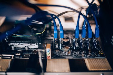 Modern araştırma teçhizat ayrıntıları. Araştırma cryptocurrency bitcoin gibi grafik kartları ile güç kaynağı