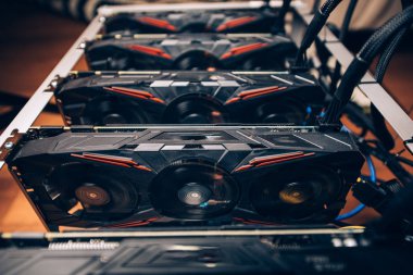 Modern araştırma teçhizat ile gpu, bitcoin dijital para oluşturmak için kullanılan grafik kartları ayrıntılarını kapatın