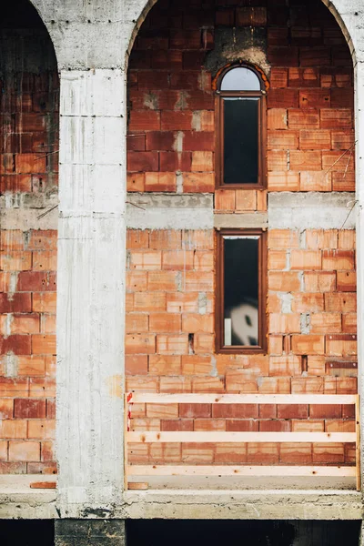 Endüstriyel inşaat alanında buliding Manastırı ile — Stok fotoğraf