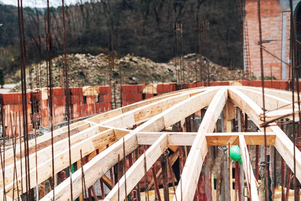 Monastero cantiere, architettura arco cupola cornice in legno — Foto Stock