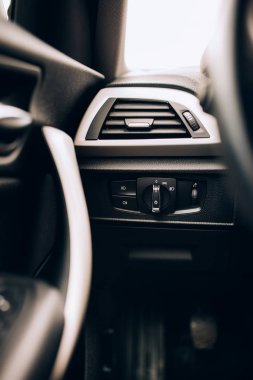 İç modern Araba, ışık anahtarı ve Havalandırma deliklerini ayrıntılarını kadar yakın