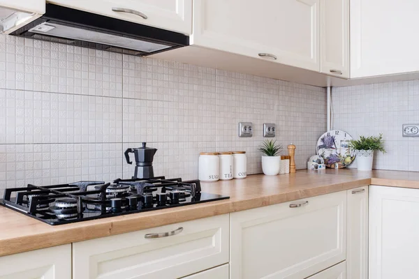 Szczegóły dotyczące aranżacji kuchni w nowy luksusowy dom, mieszkalnych ozdoba — Zdjęcie stockowe