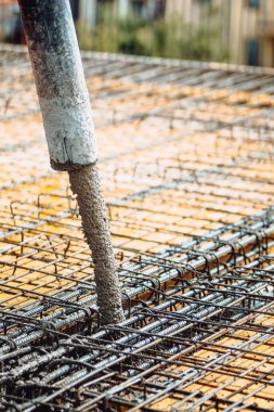 Ev inşaatı sırasında beton dökülmesi, beton döşemeler