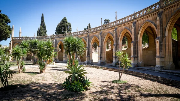 Blick auf den Eingang des Friedhofs von Addolorata — Stockfoto