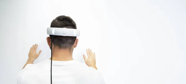 Man is standing with his back in virtual glasses on a white background — Stock Photo, Image