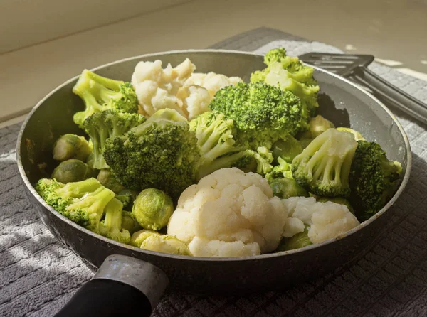 View of the pan with fresh defrosted vegetables and kitchen spatula — Stock Photo, Image