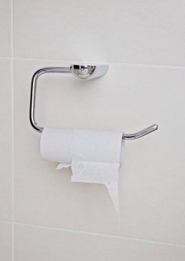 Banyoda bitmiş tuvalet doku kapatın.