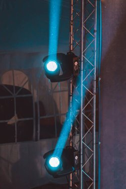 Işınları ile performans sırasında sahnede aydınlatma Spotlar