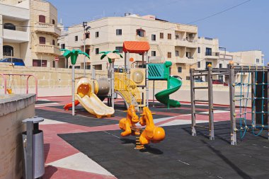 Coronavirus Covid-19 sırasında kapatıldı. Malta 'daki boş çocuk parkını karantinaya aldı.