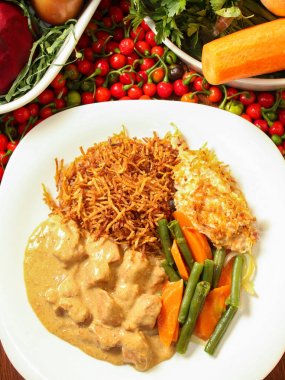 Prato de Estrogonofe e Batata