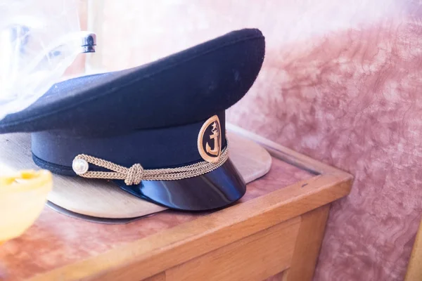Kaptan'ın cap göl kenarında