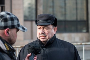 25 Şubat 2018, Rusya, Moskova. Gennady Gudkov Boris Nemtsov Rusya'nın Moskova Merkezi, Boulevard Ring, bellek Mart.