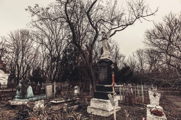 Alte Friedhofsgrabsteine Denkmäler der Engel Mystik Geheimnis Geister bringen den Tod — Stockfoto