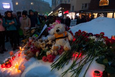 27 Mart 2018, Rusya, Voronezh: Kemerovo alışveriş merkezinde yangın kurbanları anısına eylem.