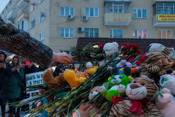 27 Março 2018, RÚSSIA, VORONEZH: A ação de comemorar as vítimas do incêndio no centro comercial em Kemerovo . Imagens Royalty-Free