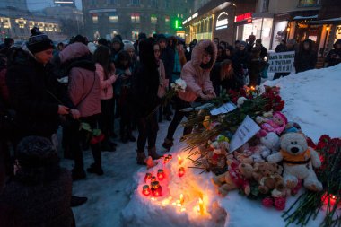 27 Mart 2018, Rusya, Voronezh: Kemerovo alışveriş merkezinde yangın kurbanları anısına eylem.