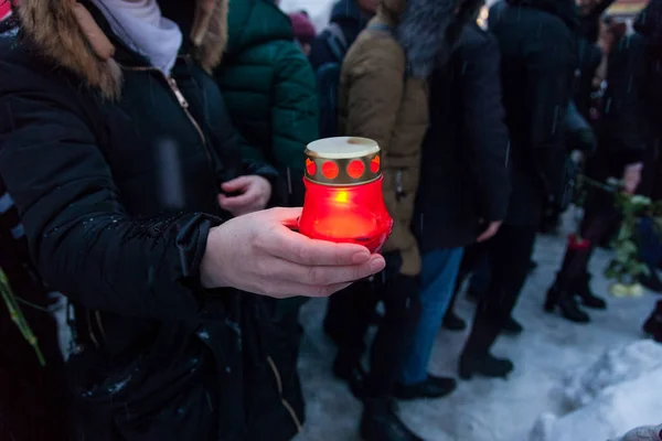 27 Mart 2018, Rusya, Voronezh: Kemerovo alışveriş merkezinde yangın kurbanları anısına eylem.