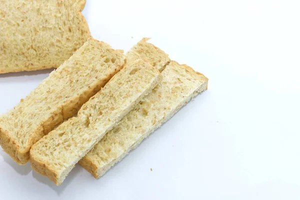 Sneetje brood op witte achtergrond. Owner voedsel. — Stockfoto