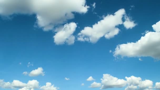 Cielo Blu Con Nuvole Che Hanno Forma Cuore Simile Una — Video Stock
