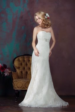 Gelin beyaz uzun elbiseli 