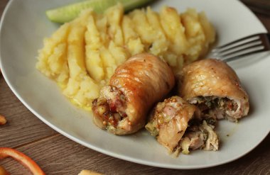 Fırında tavuk rulo.