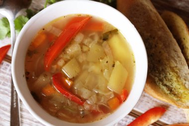 Taze sebze çorbası. Gıda.