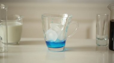 Şerbetli ve şekerli buzlu kahve..